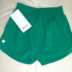 NWT Lululemon Hotty Hot High-Rise Short  4"  KELLY GREEN SIZE 2 NWT RARE PERFECT